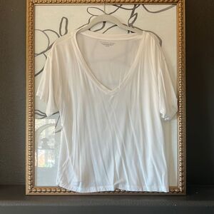 Victorias Secret Women's Oversized V-Neck Tee · Soft Classic · Size Medium